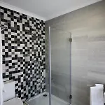 לינה וארוחת בוקר L&f House 4*