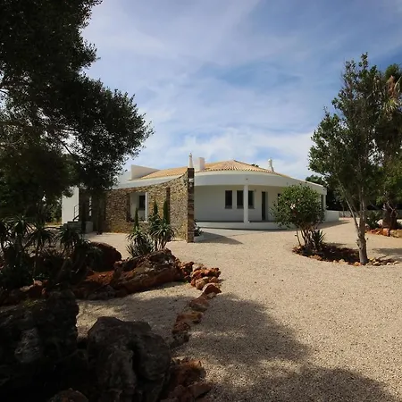 לינה וארוחת בוקר L&f House