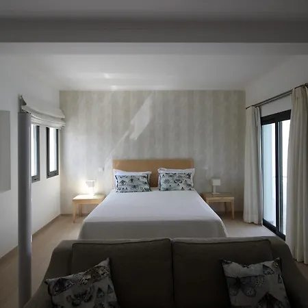לינה וארוחת בוקר L&f House 4*